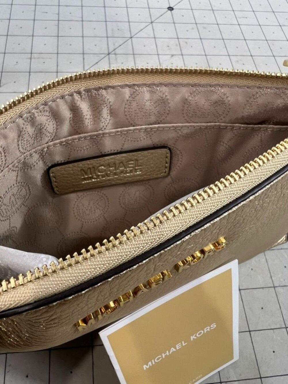 Michael Kors Bedford Large Pale Gold Zip Clutch New w/Tags - Picture 3 of 6